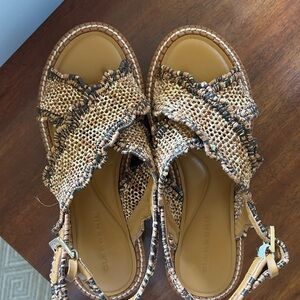 Brown raffia platform sandals